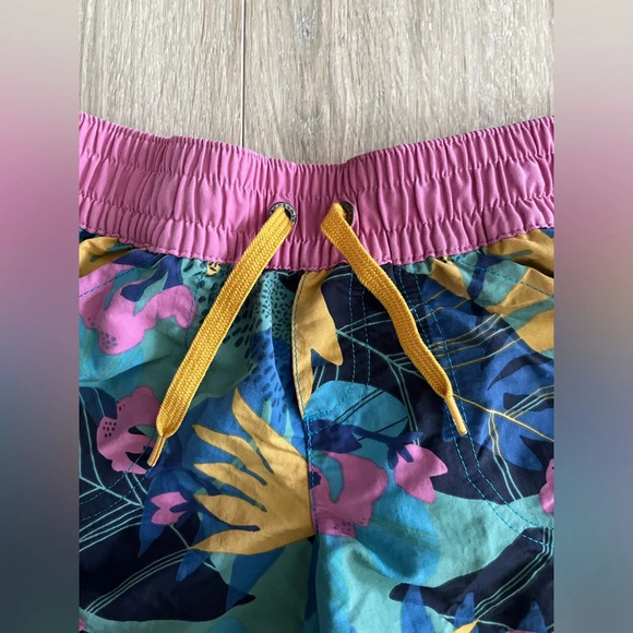Patagonia Girls' Costa Rica Baggies Shorts Floral - Size Small - Picture 4 of 8